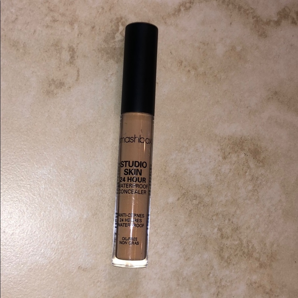 Smashbox 24 hour waterproof concealer